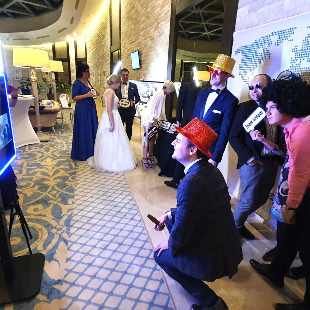 Cabina Foto Black Boothy | Photo Booth Bucuresti 14 Cabina Foto Black Boothy | Photo Booth Bucuresti