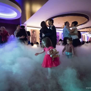 Amintiri haioase la petrecerea mirilor 2018 Credo Events Hall 21 Pauza la Photo Booth, avem dans cu fum greu