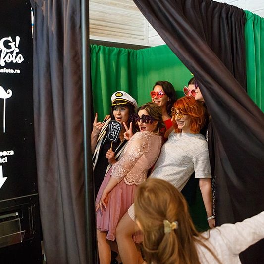 Cabina foto inchisa 9 Cabina Foto in inchisa Bucuresti