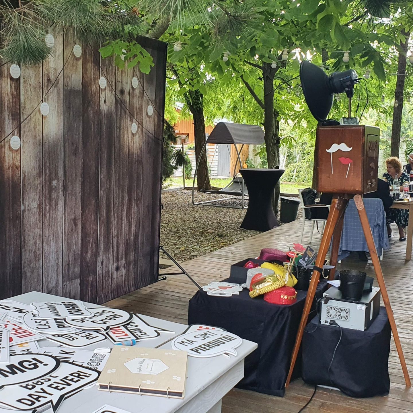 Cabina Foto Vintage Retro & Photo Booth Bucuresti 8 OMG! Retro Booth at wedding