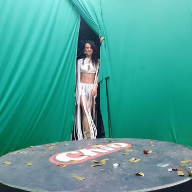 PhotoBooth | Video Booth 360 pentru festival sau gala 22 Publicul UNTOLD experimentând video booth-ul 360 cu fundal verde pentru efecte speciale.